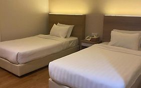 OYO 1447 Lovina Inn - Nagoya Batam